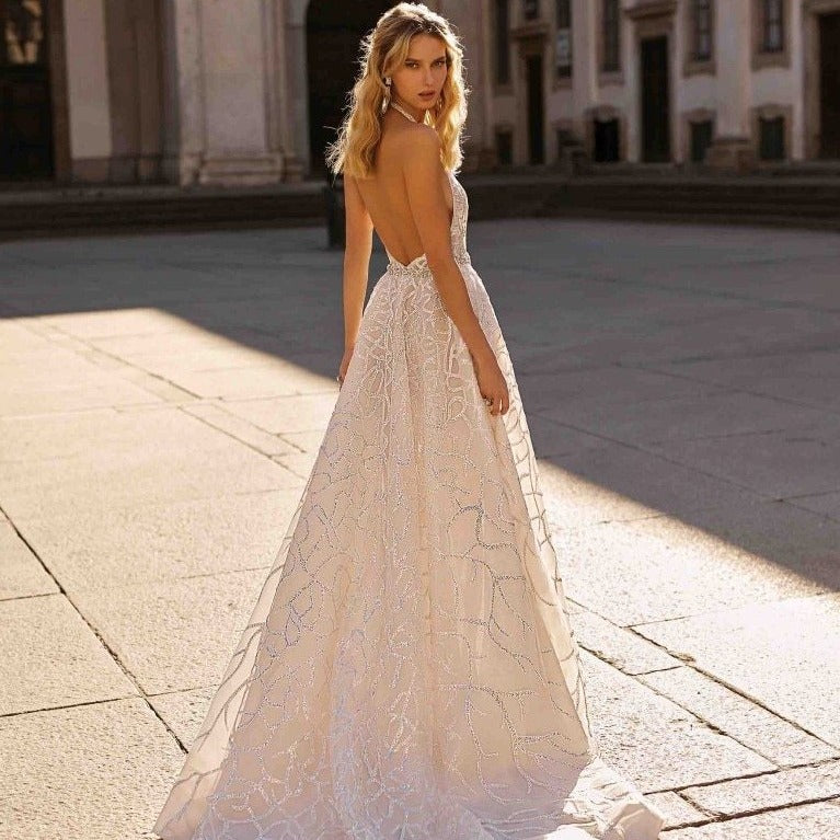 Treat yourself to a one-of-a-kind look with Robe Kairi, the dazzling bridal gown that will sparkle your way down the aisle. Shine brighter than ever with this unique, shiny dress that will turn heads and get everyone talking!