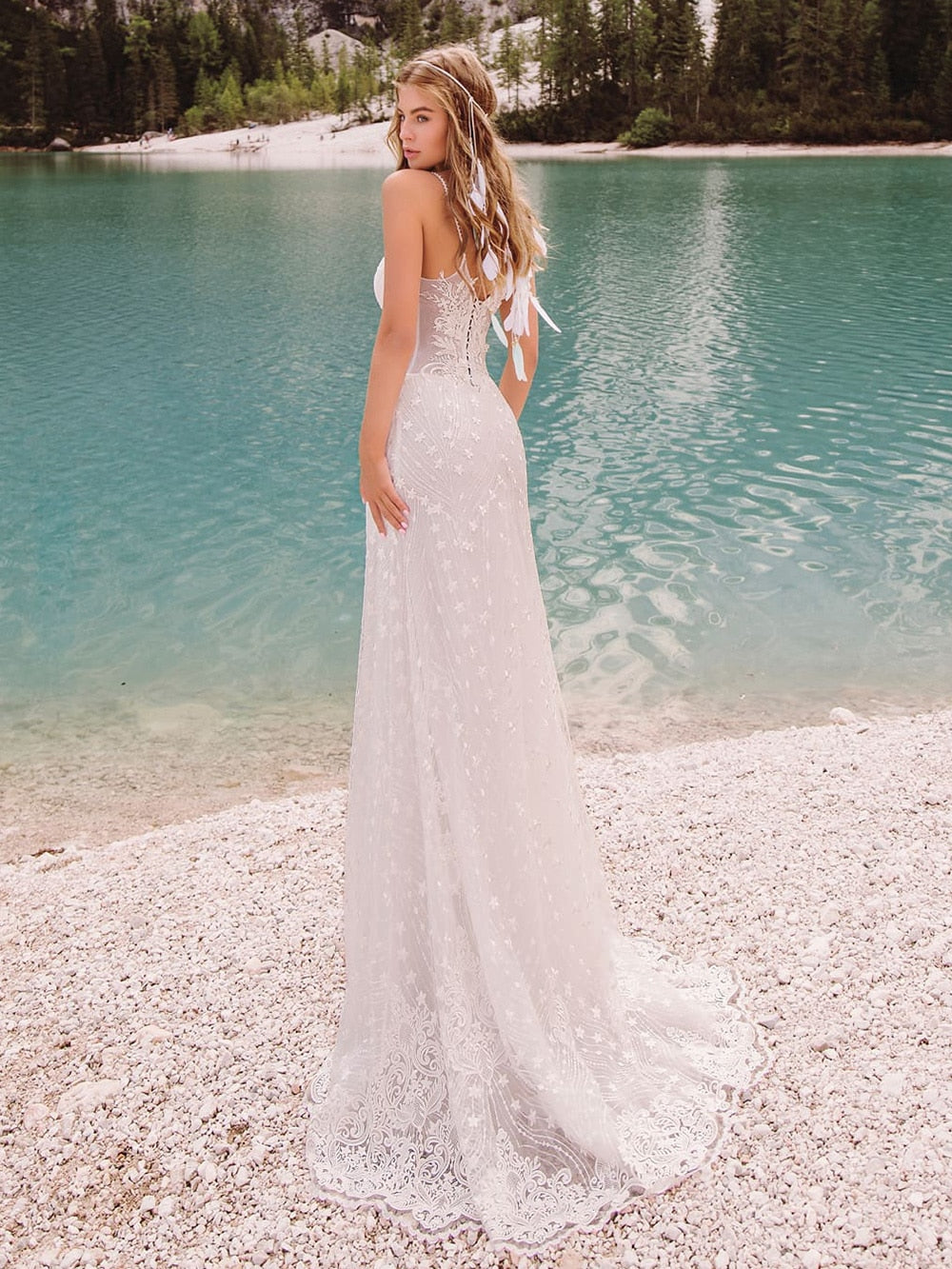 Look stunning on your special day with this Robe Madden wedding dress. Featuring exquisite lace appliques, beading, and a sweetheart neckline, you'll feel beautiful and unique. The backless design and long sleeves will take your breath away as you walk down the aisle. Be bold and daring in this stunning mermaid gown!