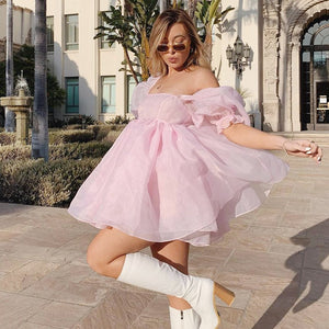 Elevate your fashion game with Robe Wila. This glamorous tulle dress is perfect for cocktail parties, making you stand out in style. Shine bright and make a statement with this fashion-forward piece.