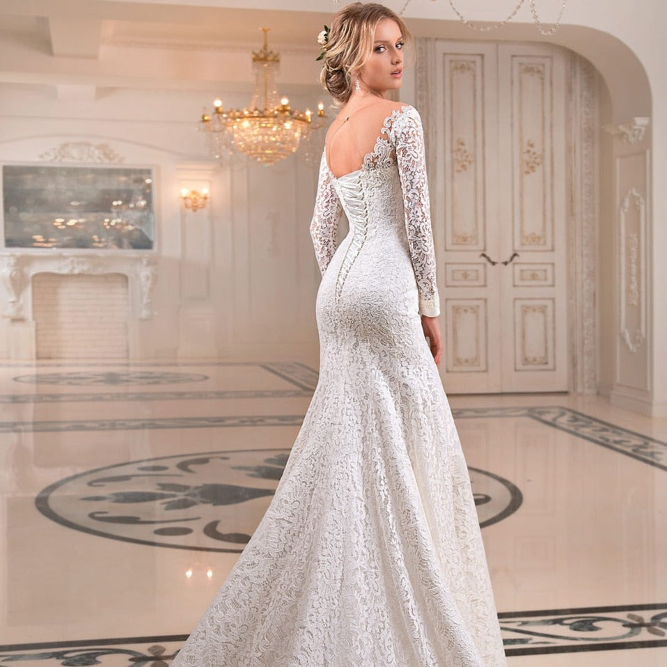 The Robe Willow is a stunning white bridal gown crafted with intricate lace embroidery, perfect for a French-inspired couture look. With its elegant mermaid silhouette, this gown is a dream for any bride. Feel like a true princess on your special day with the Robe Willow.