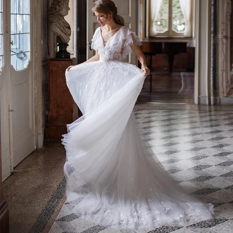 The Robe Ileane brings a timeless sense of elegance and romance to the modern bride. Ornately crafted, the gown features exquisite details that give off a castle princess vibe, perfect for the big day. Offering the luxury of perfection, you'll find that it's a flawless addition to your bridal wardrobe.