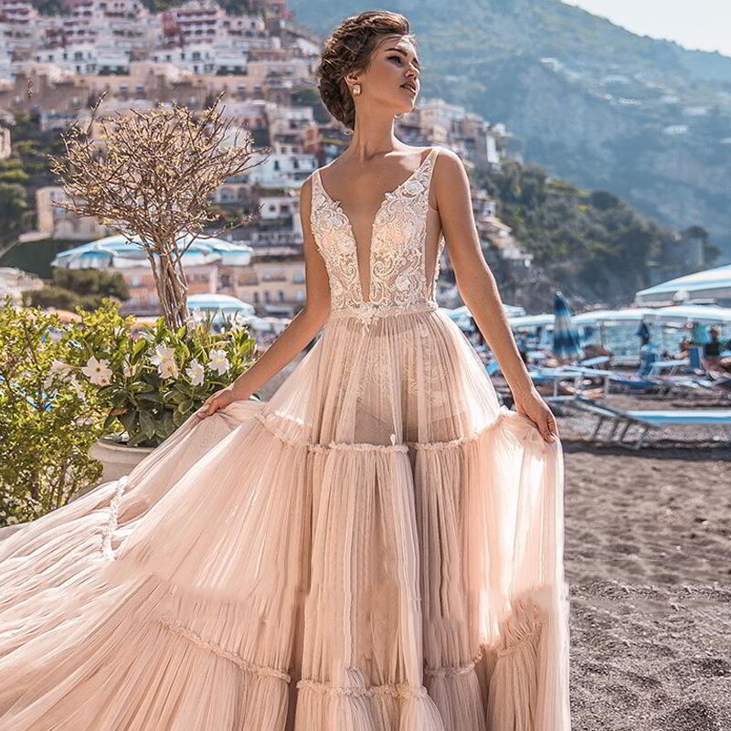 Feel like the belle of the ball in our Robe Lorelei. This elegant cocktail prom dress exudes chic style, making you the center of attention at any event. With its flattering fit and stunning design, you'll feel confident and glamorous all night long. Elevate your style with Robe Lorelei.