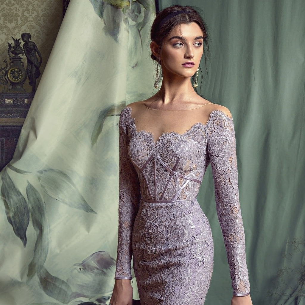 Make a statement in the timeless Robe Julieta. This elegant cocktail dress is crafted with a beautiful vintage purple fabric, perfect for making an unforgettable impact at your special events. Add a touch of sophistication and grace to any occasion with this timeless piece.