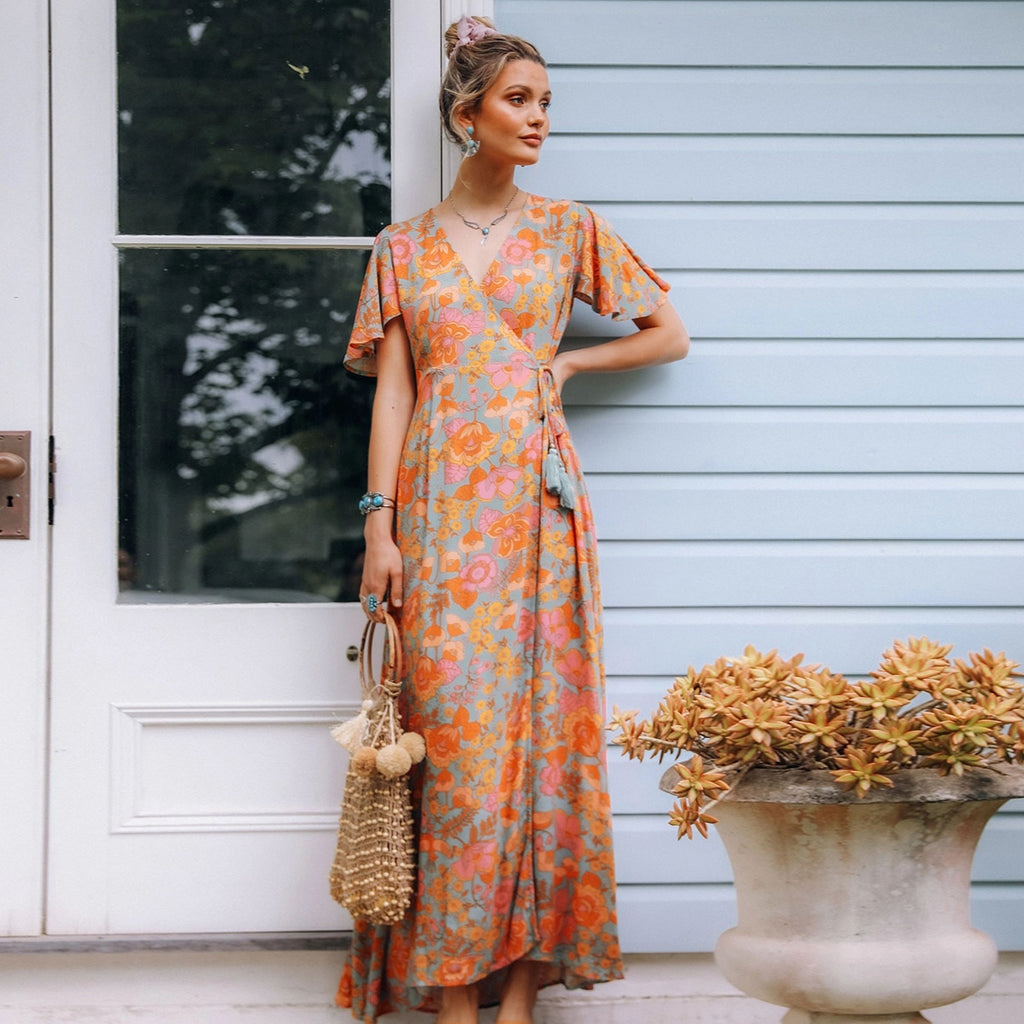 Introducing the exquisite Robe Lela - a boho chic floral maxi dress crafted for the modern goddess. Embrace the beauty and freedom of the flowing silhouette, adorned with a stunning floral pattern. This dress is the perfect embodiment of elegance and femininity, ideal for any occasion. Elevate your wardrobe with Robe Lela today.