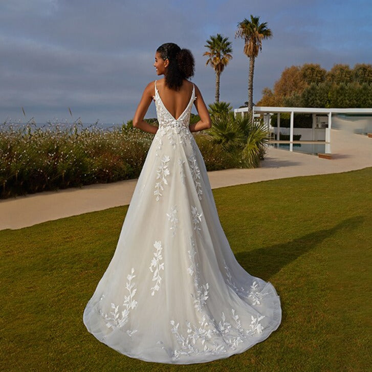 Indulge in luxury with our Robe Velvete, a mermaid wedding dress with delicate straps and intricate appliques. Exude confidence and sensuality on your special day with this sexy piece.