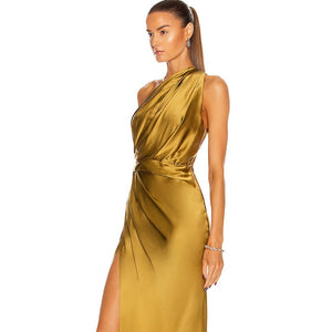 Introducing Robe Evye, the perfect combination of style and comfort. This asymmetrical draped one shoulder satin dress is a must-have for any wardrobe. Its unique design adds flair to any outfit, while its soft and silky material ensures all-day comfort. Elevate your fashion game with Robe Evye.