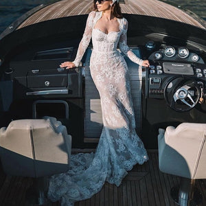 Indulge in luxury on your special day with our Robe Julie. This elegant, lace-adorned robe features a unique square neckline and delicate lace-up details, exuding sophistication and exclusivity. Embrace the timeless charm of art and fashion with this stunning piece.