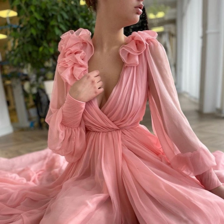 Robe Myka is a stunning cocktail gown adorned with delicate pink flowers, making it a gorgeous addition to any wardrobe. Its elegant design exudes sophistication, perfect for formal events and special occasions. Elevate your style with this beautiful piece.