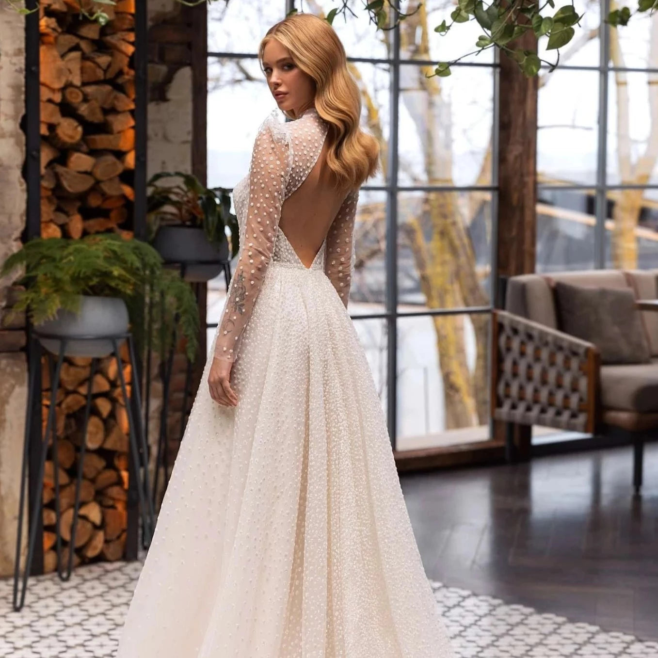 Indulge in the luxurious and bohemian style of Robe Matilda. With its long sleeves, high neck, and floor-length tulle, this wedding gown effortlessly exudes sophistication. Walk down the aisle with elegance and grace in this ethereal masterpiece.