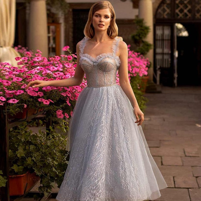 Indulge in luxury and embrace elegance with the Robe Rochel. This exquisite evening gown features delicate lace and tulle draping in a lavender hue, making it the perfect choice for a ball or special occasion. Its A-line silhouette will flatter your figure and make a statement of sophistication.