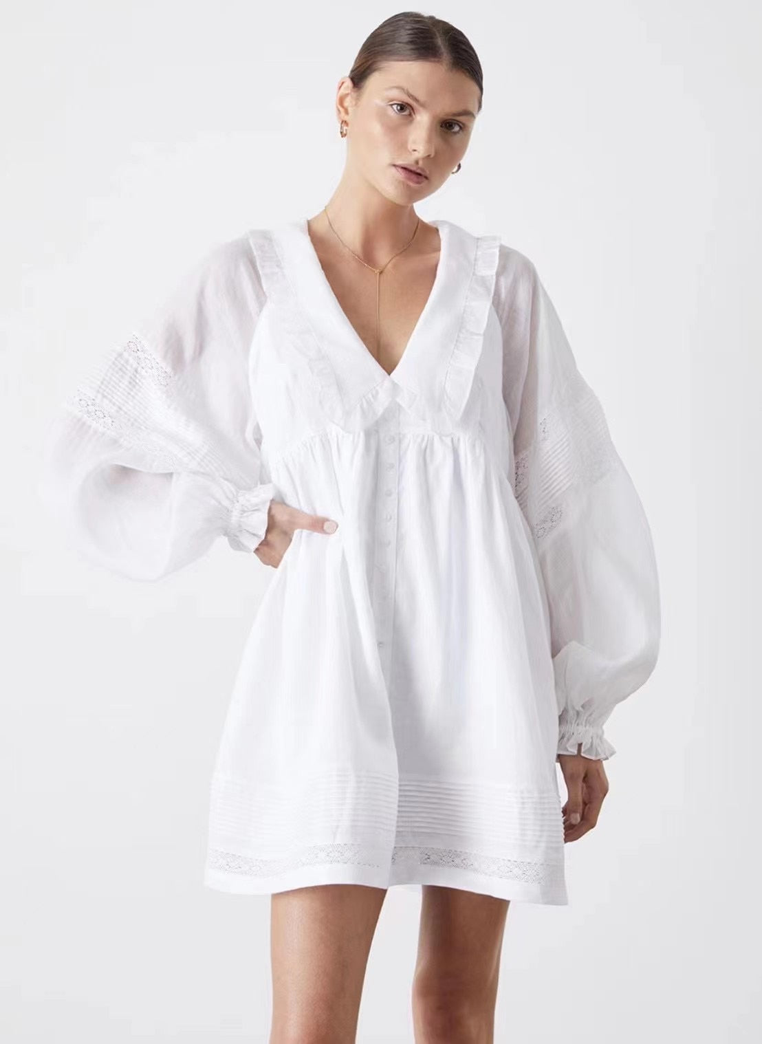 Indulge in luxury with our Robe en lin Ally. Crafted from the finest linen, this elegant dress is perfect for casual resort wear. Its timeless design exudes sophistication and exclusivity, making you stand out in any setting. Elevate your style with this piece that seamlessly combines comfort and high-end fashion.