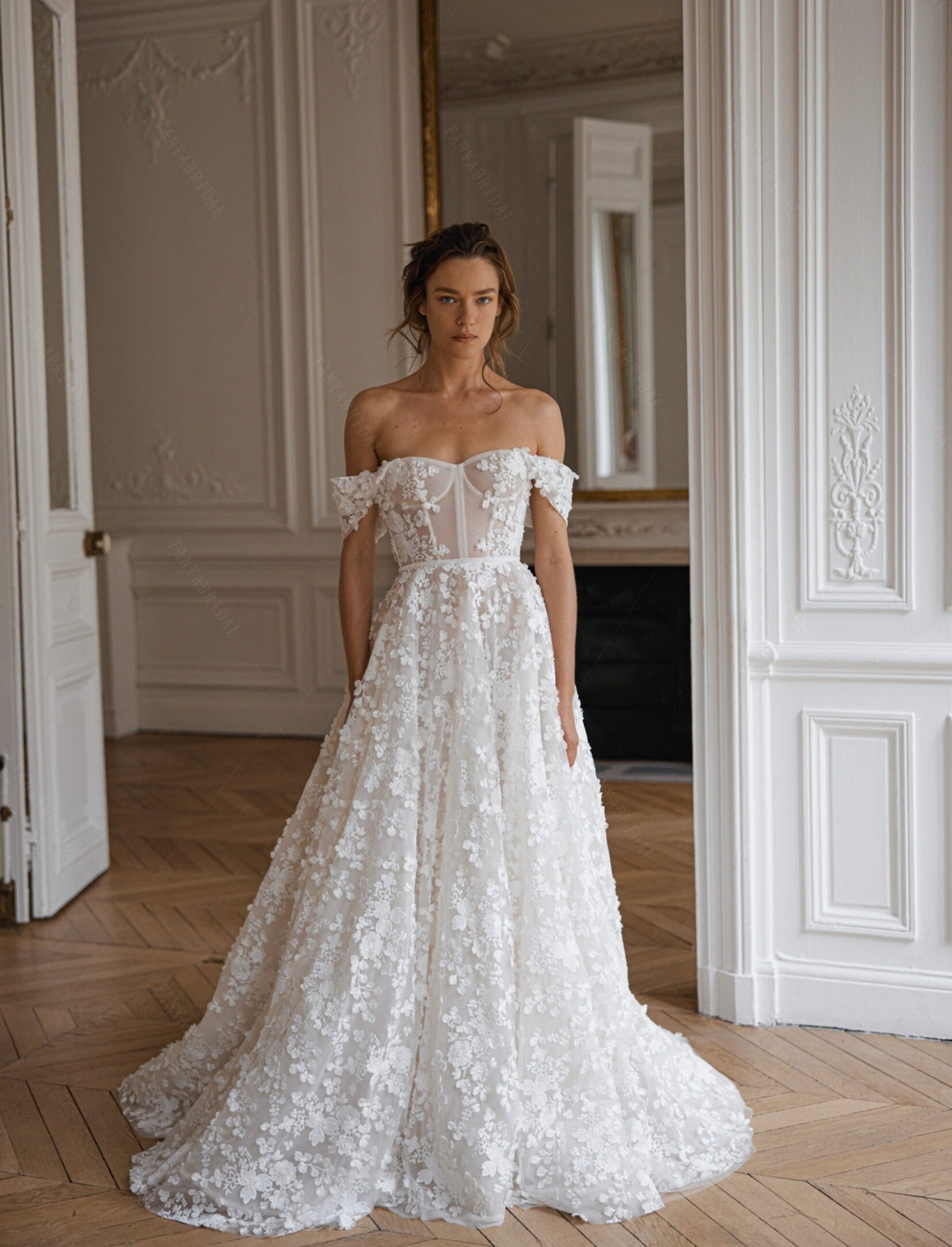 Look the part on your special day in the Robe Peggy, a beautiful bridal gown featuring thoughtfully crafted details that will take your look to the next level! From a timeless silhouette to intricate details, this gown is sure to make a statement. So turn heads and have the best wedding ever!