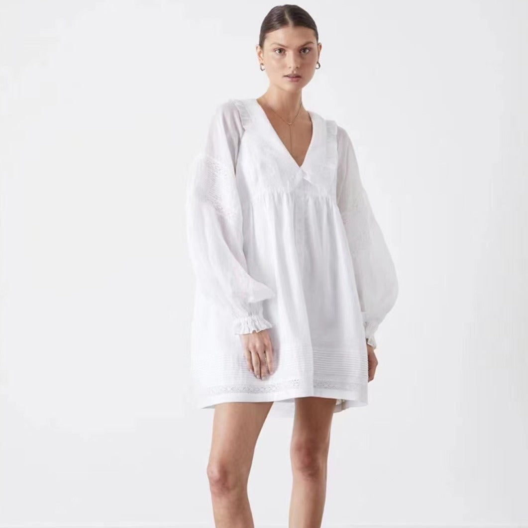 Indulge in luxury with our Robe en lin Ally. Crafted from the finest linen, this elegant dress is perfect for casual resort wear. Its timeless design exudes sophistication and exclusivity, making you stand out in any setting. Elevate your style with this piece that seamlessly combines comfort and high-end fashion.