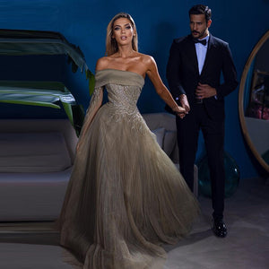 "Channel your inner princess with our Robe Rafaela! This ball gown dress will make you feel like royalty with its regal design and flattering silhouette. Say goodbye to ordinary dresses and hello to your fairytale moment!"