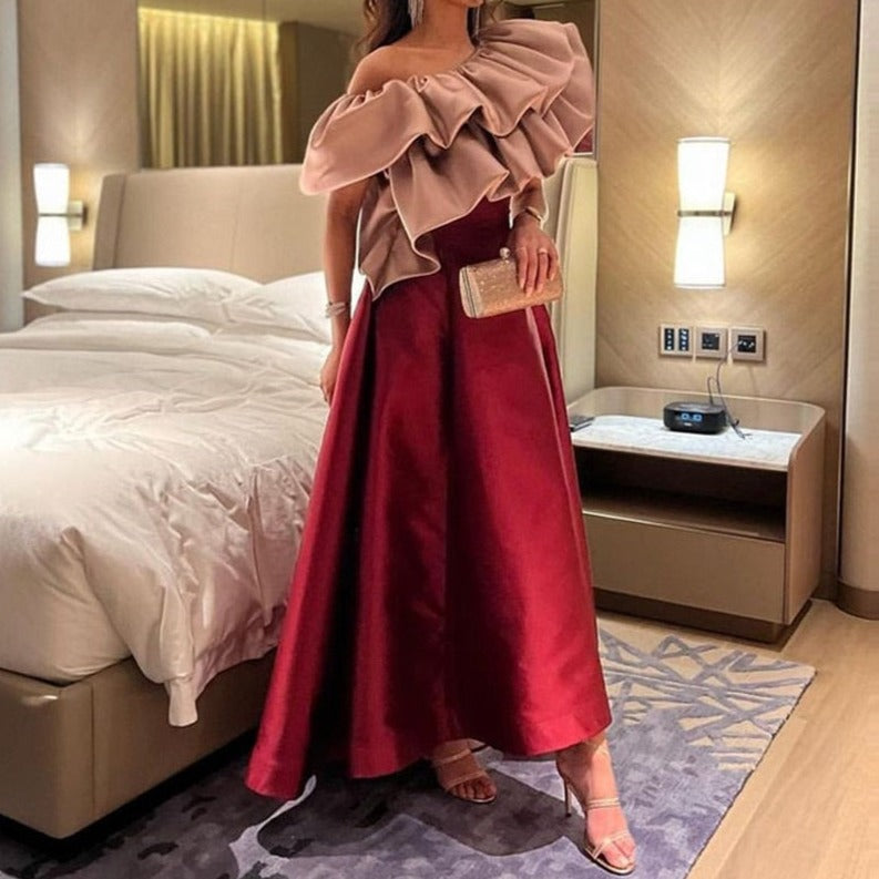 Live out your royal fantasy with the Robe Sela! This elegant gown exudes the grace and power of a Saudi princess. Let its luxurious fabric and regal design transport you to a world of opulence and adventure. Make a statement with every step you take in the Robe Sela!