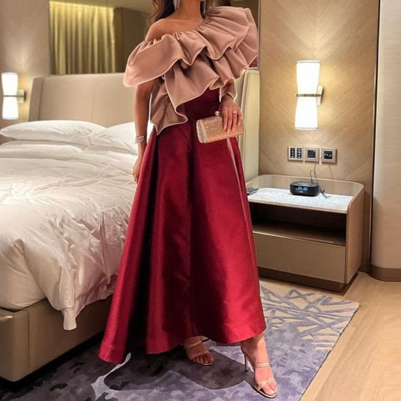 Live out your royal fantasy with the Robe Sela! This elegant gown exudes the grace and power of a Saudi princess. Let its luxurious fabric and regal design transport you to a world of opulence and adventure. Make a statement with every step you take in the Robe Sela!