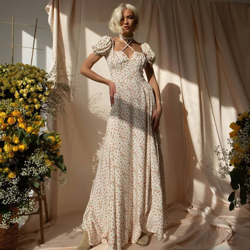 Introducing Robe Milena - the epitome of elegance and sophistication. This maxi dress boasts a chic, floral design that exudes luxury and refinement. Elevate any occasion with this timeless piece that will make you feel like a work of art.