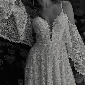 "Be the boho mermaid bride of your dreams in the Robe Malibu. This lace gown will make you feel like you're floating on the waves as you say "I do". With a touch of whimsy and a hint of romance, this dress is perfect for the free-spirited bride."