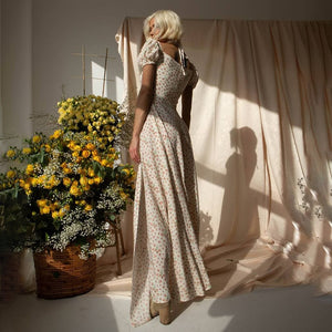 Introducing Robe Milena - the epitome of elegance and sophistication. This maxi dress boasts a chic, floral design that exudes luxury and refinement. Elevate any occasion with this timeless piece that will make you feel like a work of art.