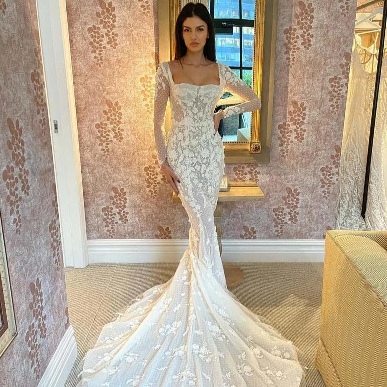 Elevate your bridal look with our luxurious Robe Skyla. Adorned with intricate 3D floral appliques, this mermaid wedding dress exudes sophistication and exclusivity. Embrace the delicate beauty of this vestido de novia and make a statement on your special day. Sensual and refined, Robe Skyla is the perfect choice for the modern bride.