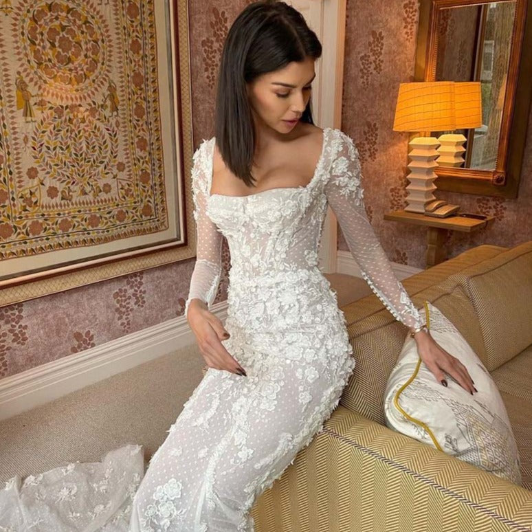 Elevate your bridal look with our luxurious Robe Skyla. Adorned with intricate 3D floral appliques, this mermaid wedding dress exudes sophistication and exclusivity. Embrace the delicate beauty of this vestido de novia and make a statement on your special day. Sensual and refined, Robe Skyla is the perfect choice for the modern bride.