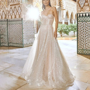 Discover true beauty and elegance in our Robe Nimue. Crafted with stunning, sparkling sequins and a heart-shaped neckline, this bohemian-inspired vestido de novia will make you feel like a goddess on your special day. Embrace luxury and sophistication with our sleeveless design and flowing silhouette.