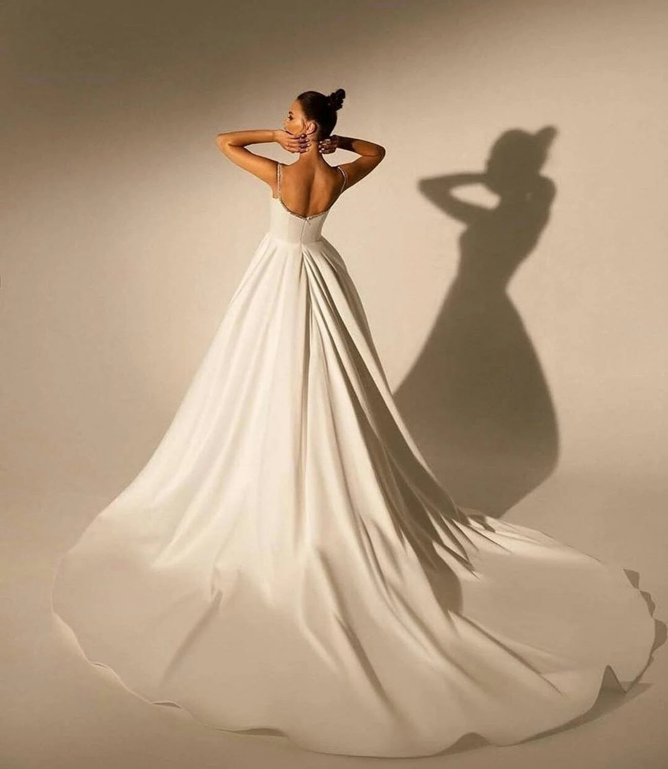 Introducing the Robe Belleza - the perfect addition to your special day. This elegant satin gown is designed for a timeless and classic look, making you feel like a true belleza (beauty). Whether it's for your wedding or any other special occasion, this robe will enhance your inner and outer beauty.