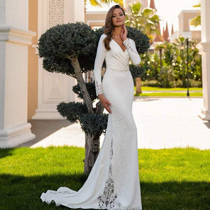 Look your best on your special day in the exquisite Robe Yvonny. Crafted from white bridal fabric, this dreamy mermaid wedding dress is designed with delicate details that will make you shine. Perfectly tailored for the perfect bride.