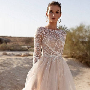 Introducing Robe Fiana, the perfect pink dress for any special occasion! From formal cocktails to bridal weddings, you'll be sure to look like a beautiful princess in this stunning desert gown. Slip into this ravishing number and feel like the belle of the ball! 💃