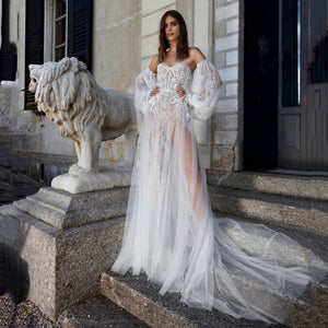 Discover the elegant Robe Amelot, a beautiful wedding gown crafted with delicate details inspired by an out-of-this-world Italian landscape. This magnificent gown will make you dream of a future filled with love and beauty!